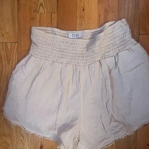 Tobi Women's Cream Shorts